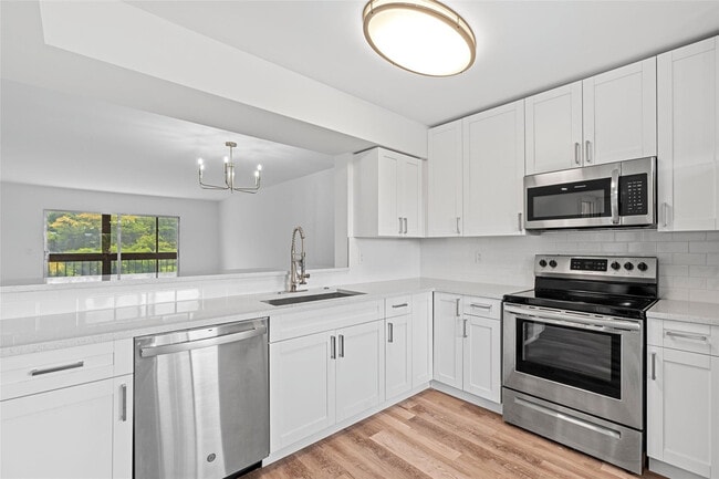 Building Photo - 7301 Amberly Ln