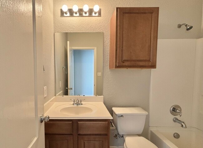 Building Photo - Beautiful One Story Home