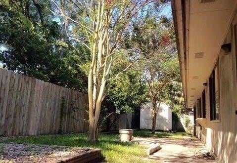 Building Photo - 8709 Westover Club Dr