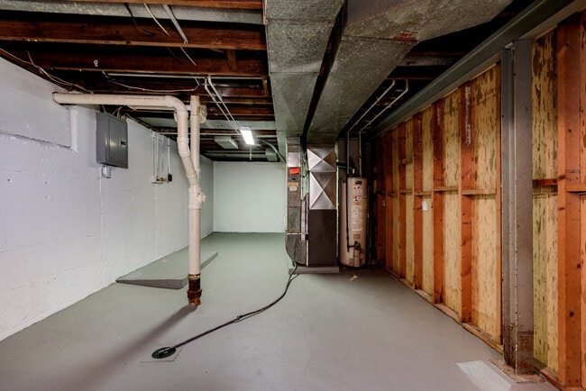 Building Photo - 9429 Harold Dr