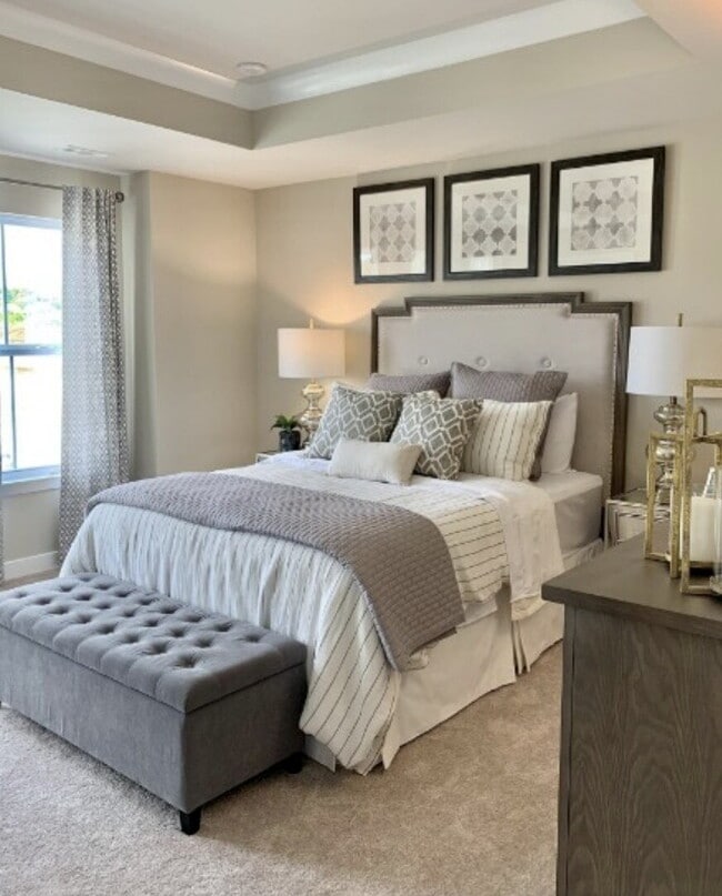 Building Photo - 3 Bedroom, 2.5 Bath End Unit Townhome on C...