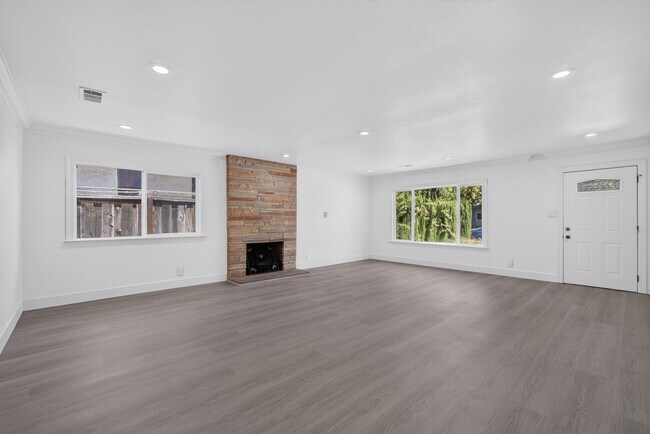 Building Photo - 549 N 21st St