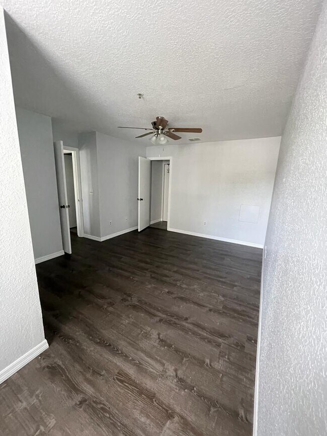 Building Photo - 1622 Columbia Arms Cir