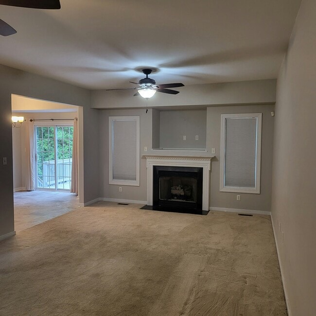 Building Photo - 12302 Hillcreek Cir