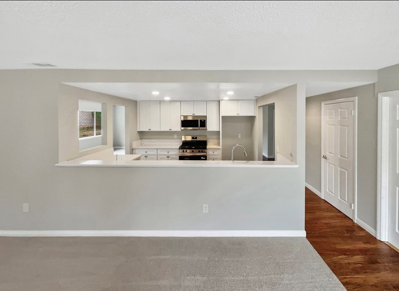 Building Photo - 5540 Royal Hill Dr