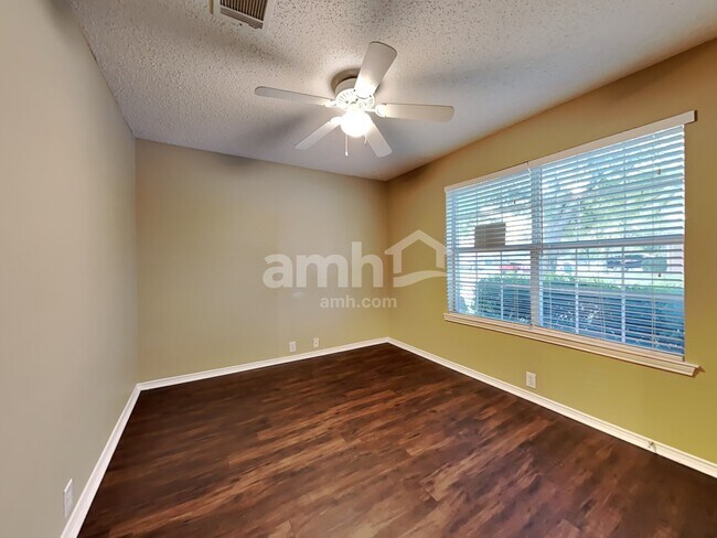 Building Photo - 1420 Mosscreek Dr