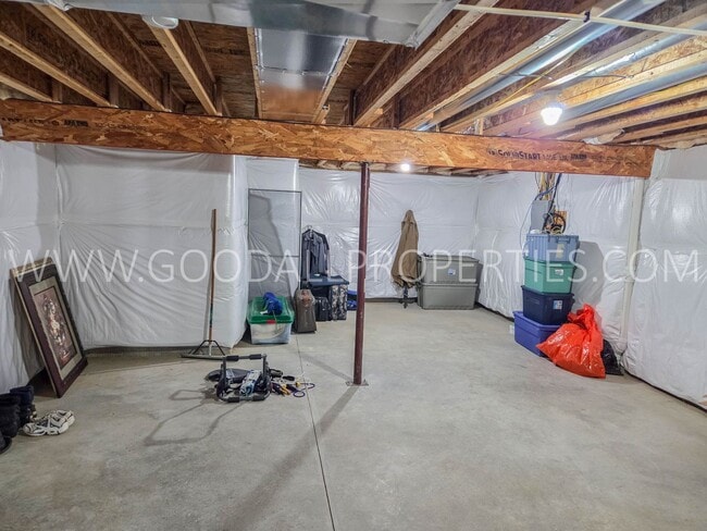 Building Photo - 3 Bed 2 Bath Home in Adel with a 3-Car Garage