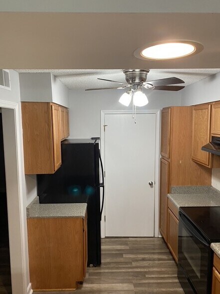 Building Photo - 448 Deerwood St