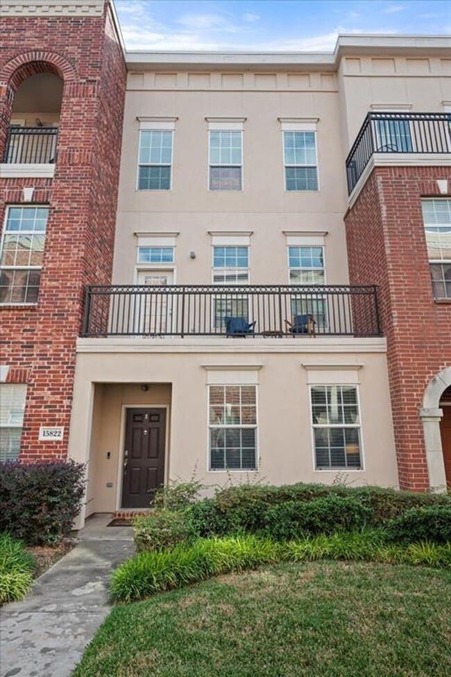 Building Photo - Welcome Home to the Heart of Addison!