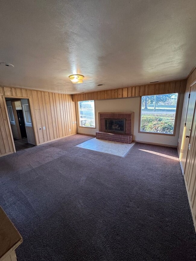 Building Photo - 4122 Hiawatha Blvd