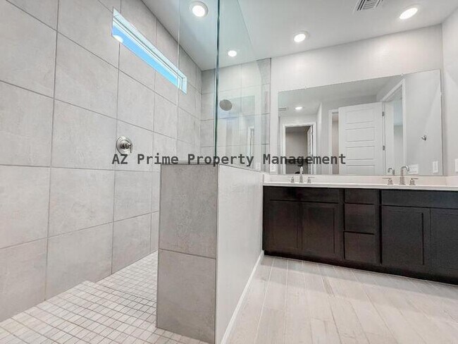 Building Photo - 5138 E Anderson Dr