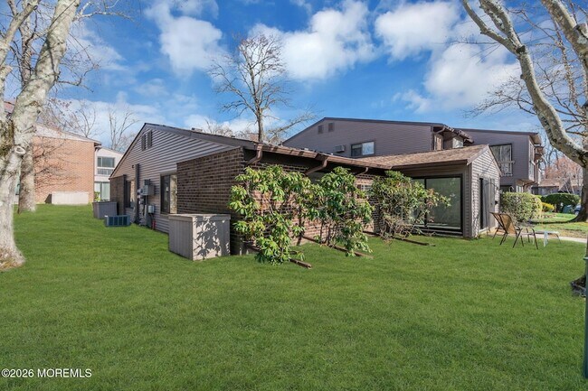 Building Photo - 42 Lexington Ct