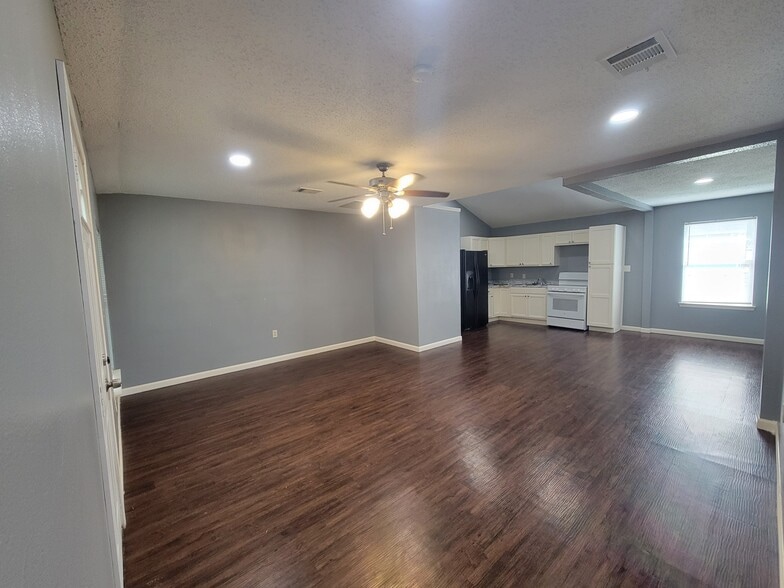 Building Photo - 16511 W Sandy Meadows Dr