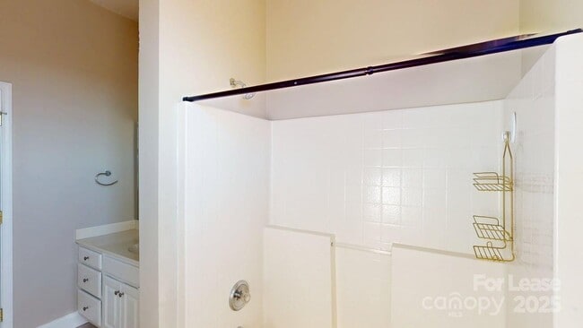 Building Photo - 785 Garden District Dr