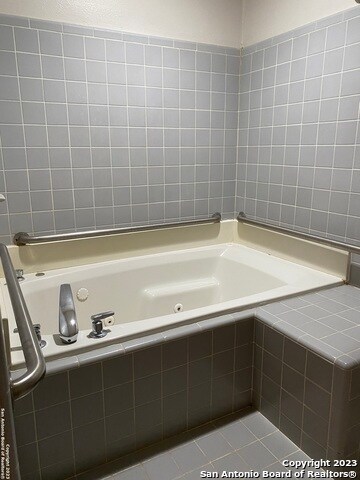 Building Photo - 2103 Farmsville Dr
