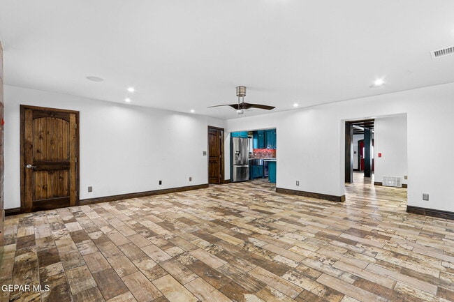 Building Photo - 7716 Wenda Dr