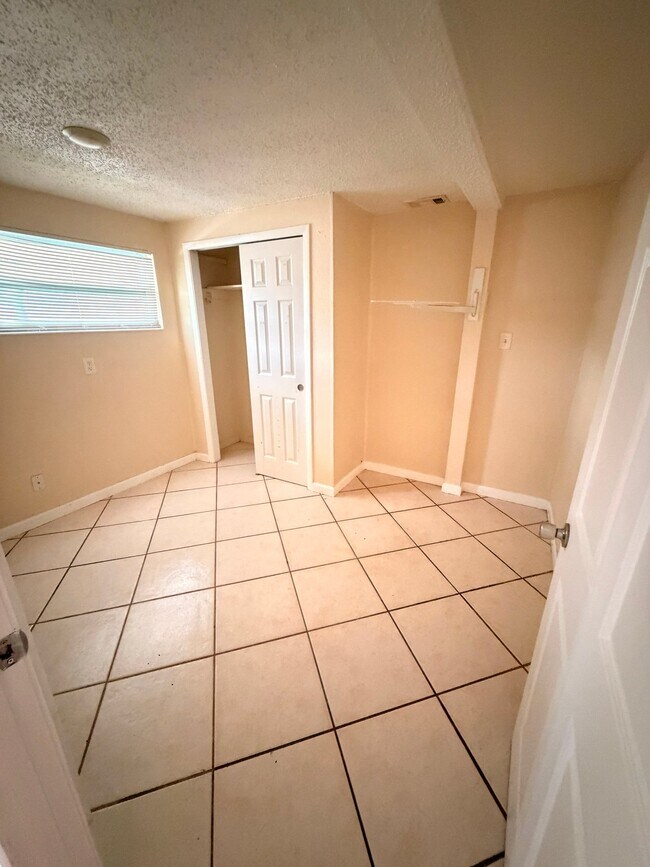 Building Photo - 4720 Salem Dr