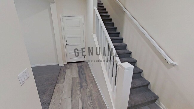 Building Photo - Beautiful Tri-Level 3Bd 2.5Ba Townhome in ...