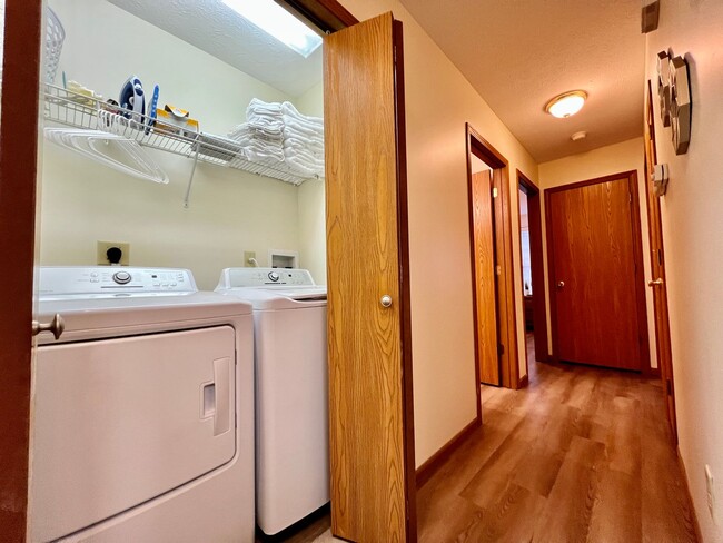 Building Photo - Lovely remodeled 2 bedroom in Middletown, ...