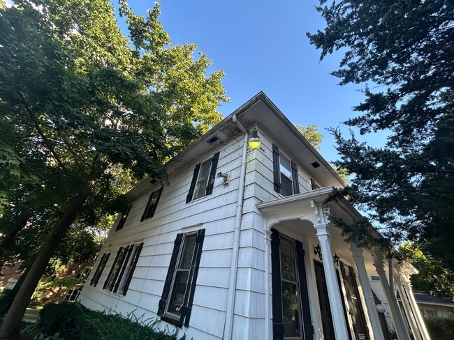 Building Photo - 227 N 1st St