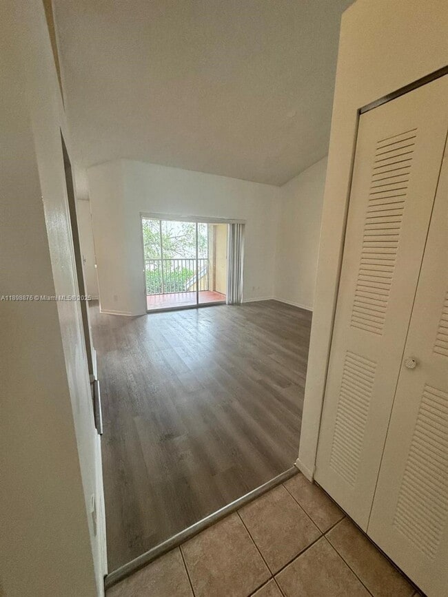 Building Photo - 911 Coral Club Dr