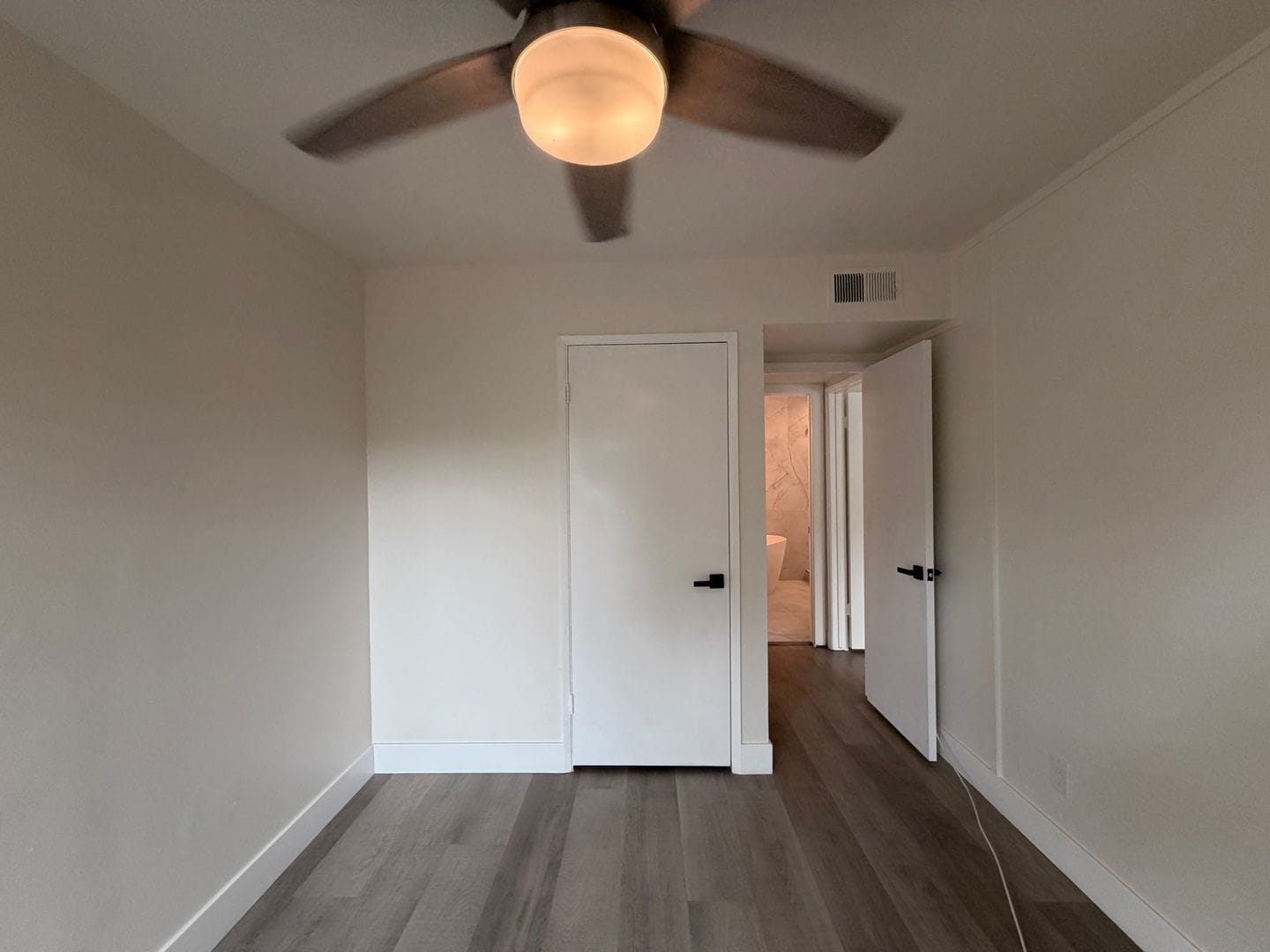 Building Photo - Cat-Friendly Condo with Private Cat Patio Enclosure + Resort-Style Amenities in Tarzana!