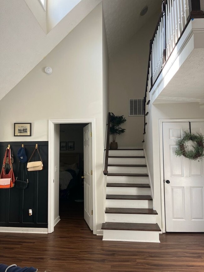Building Photo - Single Family Home Close to AHS!