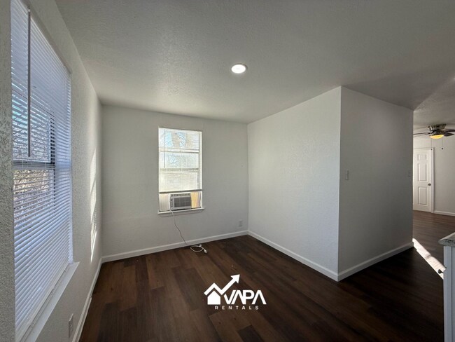 Building Photo - 206 Southlawn Ave