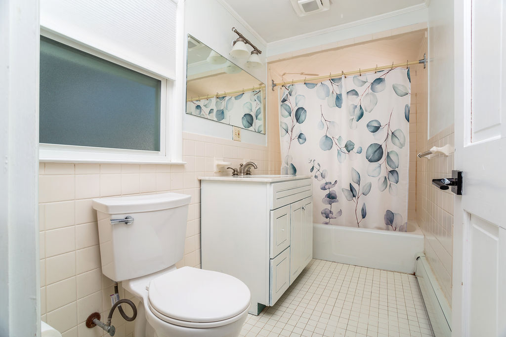 Building Photo - 198 Valley Rd