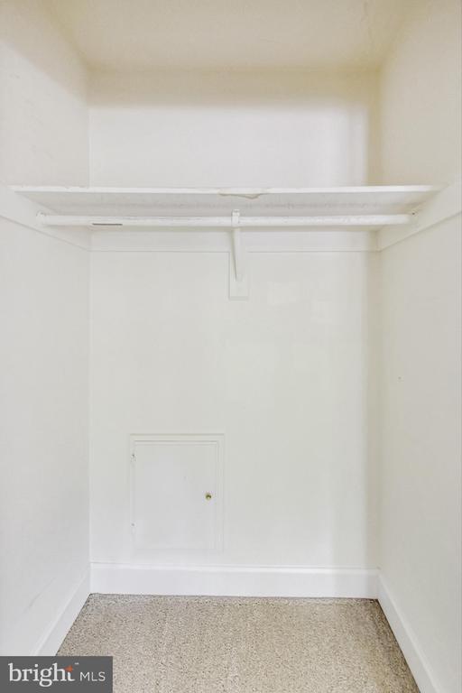 Building Photo - 6104 Cool Spring Terrace S