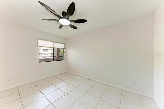 Building Photo - 835 S Osprey Ave