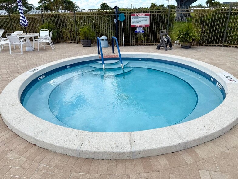 Building Photo - 1504 SW 18th St