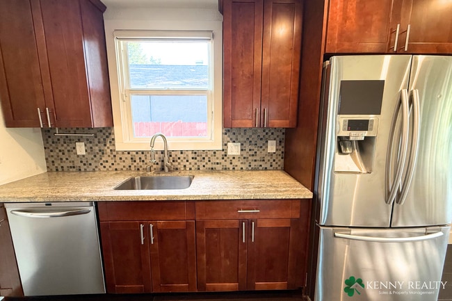 Building Photo - 3 Bedroom, 2 Bathroom (Main House + ADU) -...