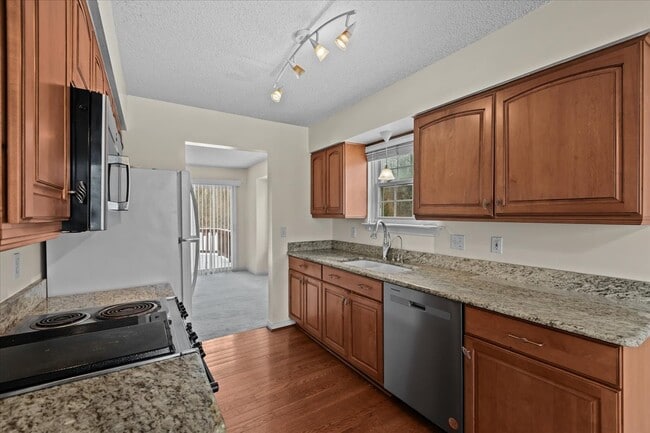 Building Photo - 31112 Columbia Dr