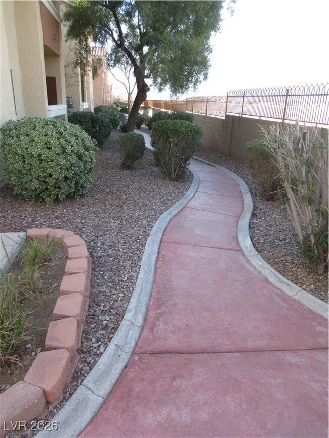 Building Photo - 1050 E Cactus Ave