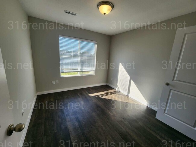 Building Photo - 1809 E 69th Ct N