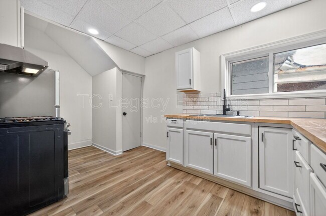 Building Photo - 1409 Hamill Ave