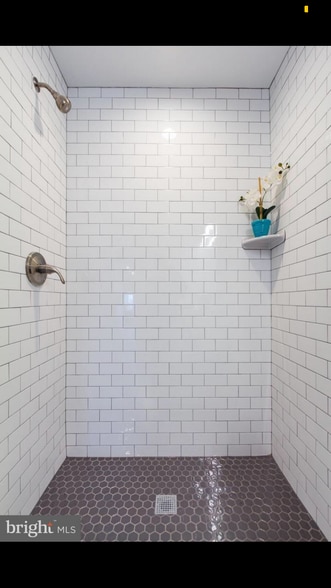 Building Photo - 9 E Fort Ave