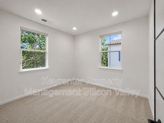 Building Photo - 638 Cedarville Ln