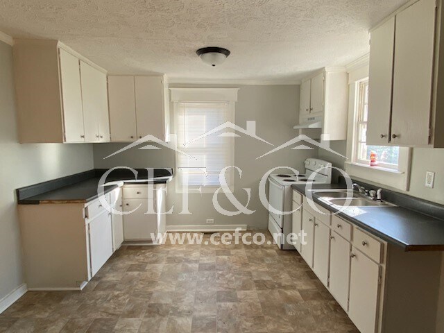 Building Photo - 1218 1st Ave