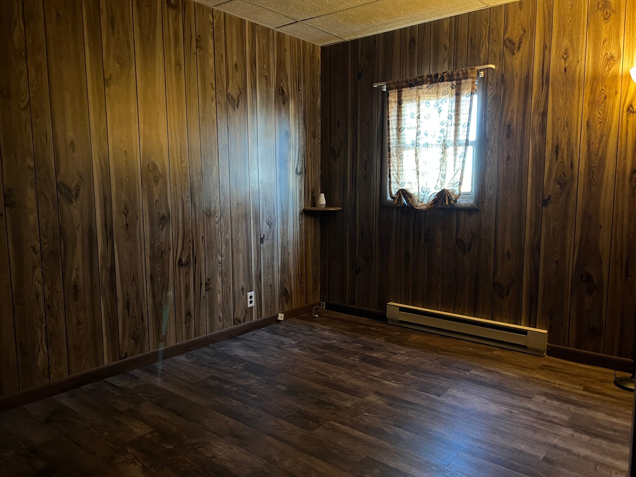 Building Photo - 106 Main St S