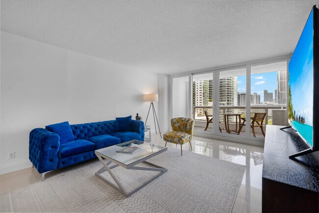 Building Photo - 1717 N Bayshore Dr