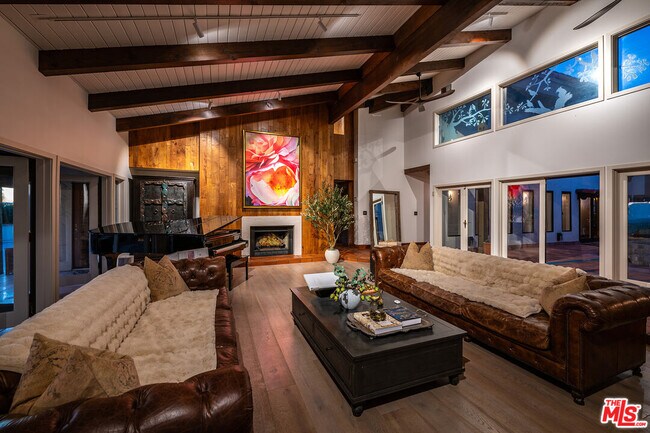 Building Photo - 2975 Calle Bonita