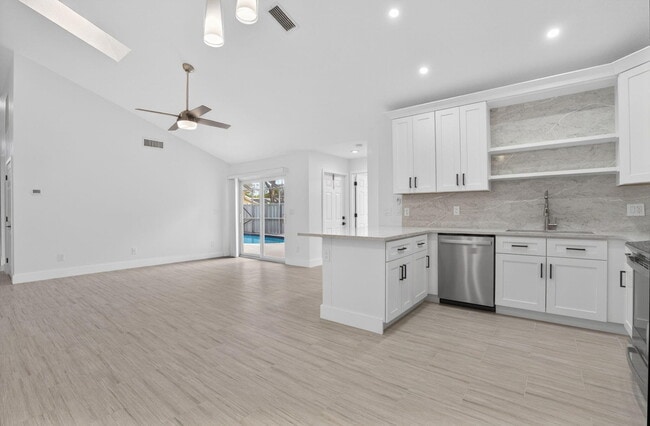 Building Photo - 5230 Woodruff Ln