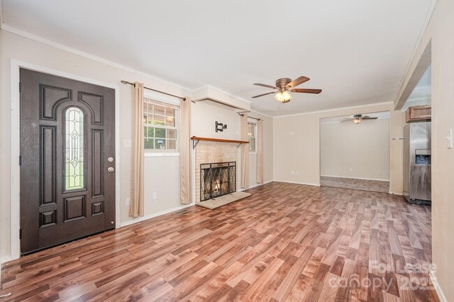 Building Photo - 6118 S Rocky River Rd