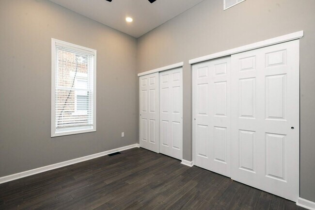 Building Photo - Clark Pl  60-64 MLR
