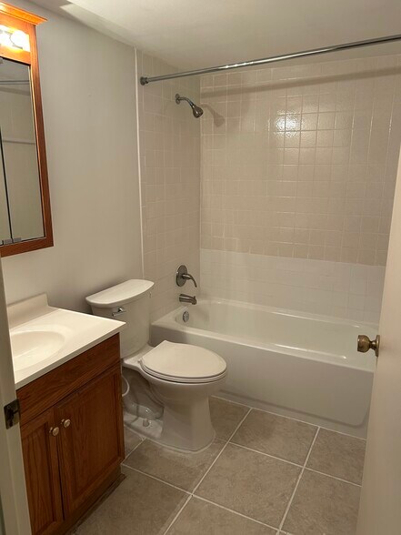 Guest bathroom - 1015 Green Pine Blvd