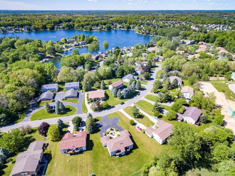 Building Photo - 6542 Bella Vista Dr NE