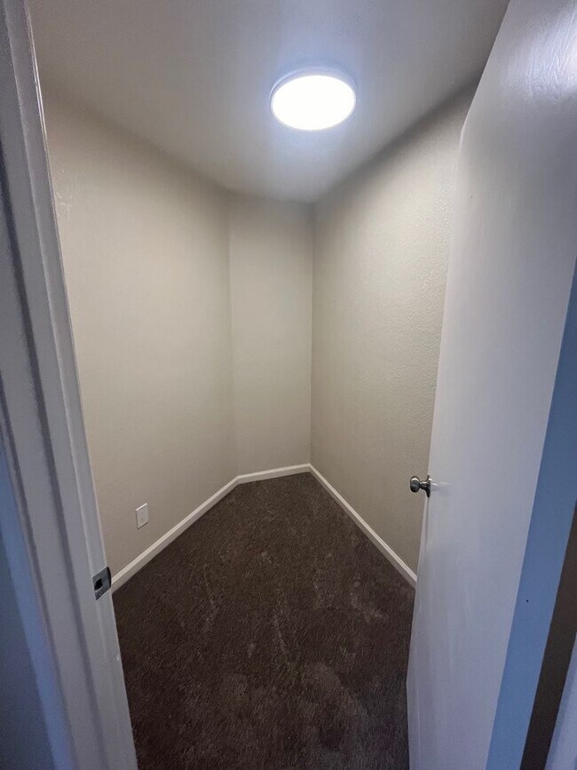 Building Photo - Updated 4 Bedroom 2.5 Bathroom Large Single Family Home located in Northeast Santa Rosa