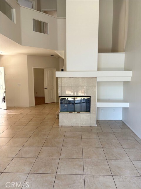 Building Photo - 2018 Villa Del Lago Dr